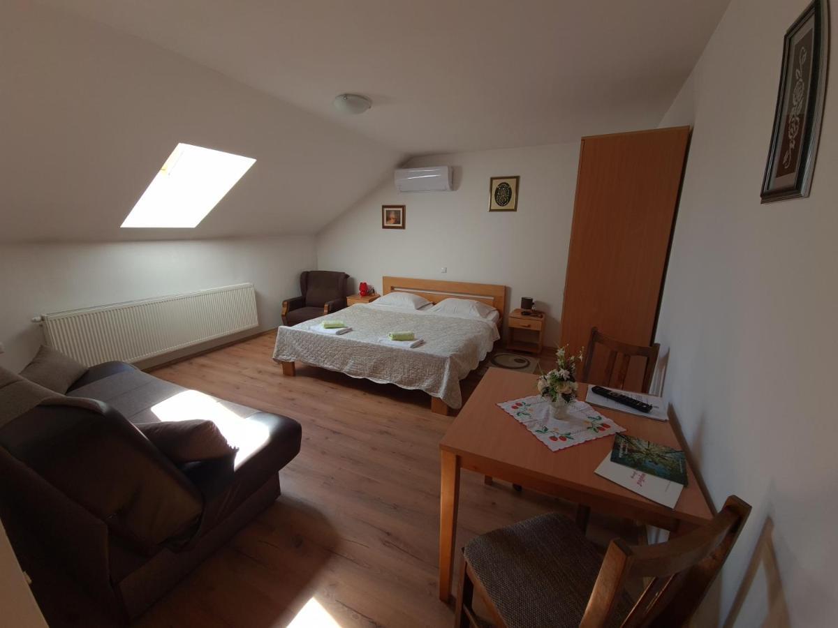 Guest House Aquarius Bosnjaci Luaran gambar